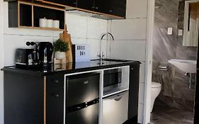 Onehunga Garden Tinyhouse With Parking